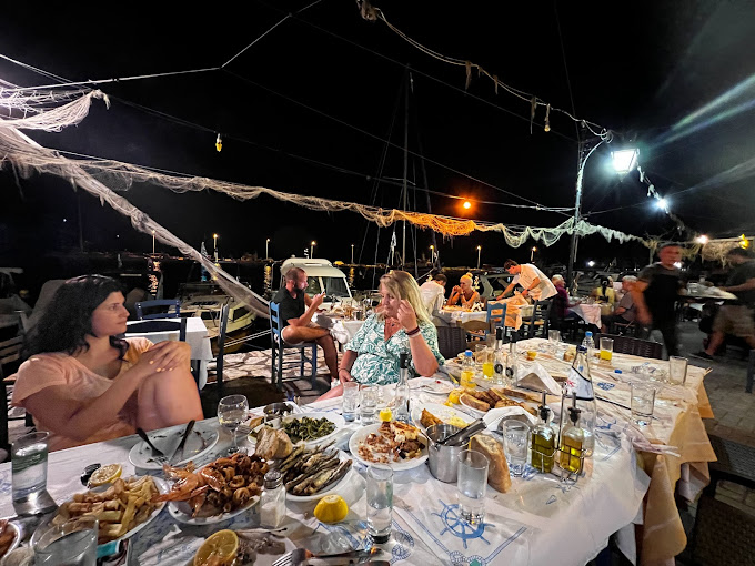 xouras fish tavern location link